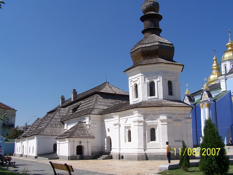 100_2072.JPG - Kostol so indovou strechou v Kyjeve. ***** Church with shingle roof in Kiev.