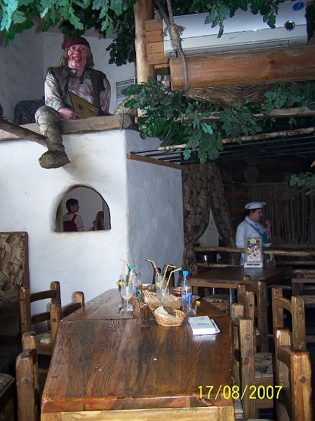 100_2299.JPG - ili-byli, rzovit rusk retaurcia v Akademickom mesteku pri Novosibirsku. ***** Zhili-byli, traditional Russian restaurant in Academic town by Novosibirsk.