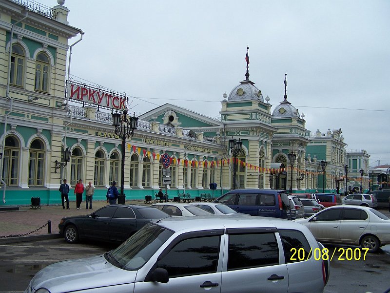100_2406.JPG - Irkutsk stanica je pardna. ***** Train station in Irkutsk is beautiful.