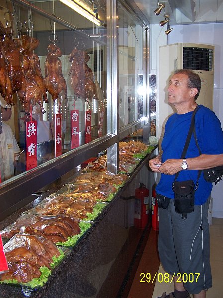 100_2898.JPG - Alebo in mso? Vidte ten iadostiv pohad? ***** Or other meat? Can you notice the demanding look?