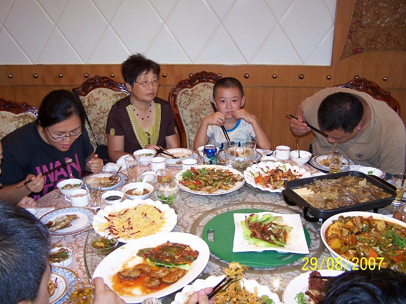 100_2902.JPG - Gao, jeho syn, svokra a kolegya (na kraji). ***** Gao, his son, mother-in-law and colleague (on the side).