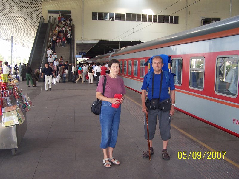 100_3509.JPG - Dorazili sme sp do Tinanu. ***** We are back in Jinan.